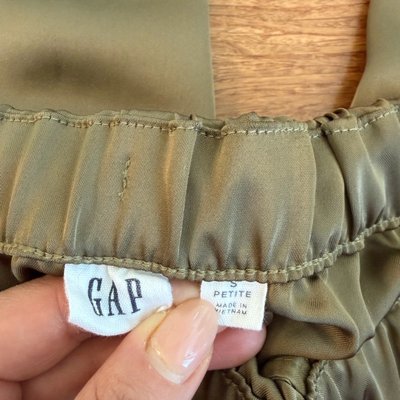 GAP Relaxed Satin Straight-Leg Crop Pants - Green Khaki - Picture 7 of 7